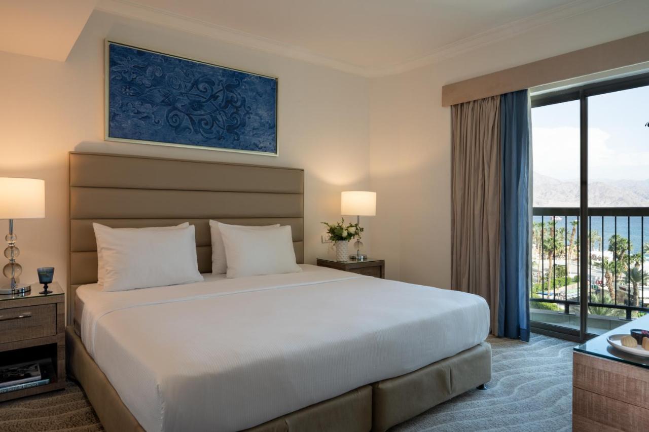 Queen Of Sheba Eilat Dış mekan fotoğraf A bedroom at the Hilton Tel Aviv